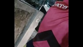 Pai cosando o saco depois do futebol