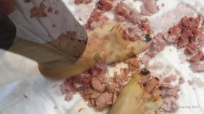 Wurstel Bare Feet Crushing