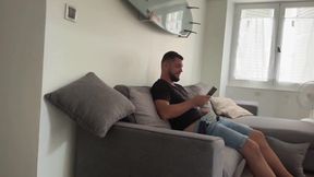 Pam et gulia en trio avec un ami