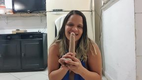 coloquei o consolo no freezer depois tirei e enfiei para ver se esfria minha buceta cabeluda