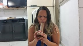 coloquei o consolo no freezer depois tirei e enfiei para ver se esfria minha buceta cabeluda