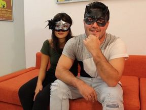 La dorada experiencia de grabar porno en casa. Silvia y Samuel