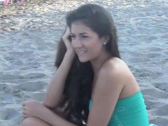 Guy's pick up beach babe and fuck her