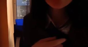 lola tire une pipe dans la rue