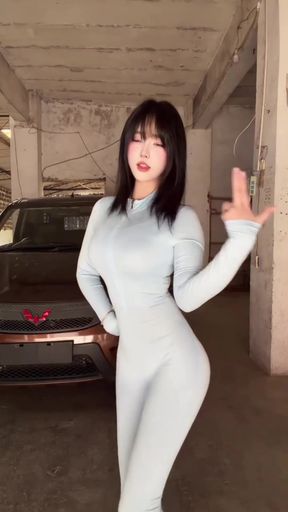 Natural-cut Asian GF shows off her cute boobs in a solo scene