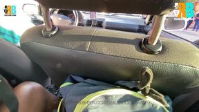 sexo no carro, pegando carona com colega casada da faculdade, hotwife batendo punheta pro comedor na frente do motorista do aplicativo
