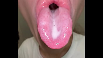 Dommylips got sperm and toothpaste in the mouth and a perfect slutface