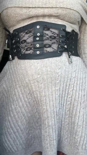 Slim amateur teen shows off her alt pussy pose