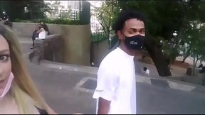 Fui no shopping e peguei novinho para carregar sacolas dei uma.foda de brinde