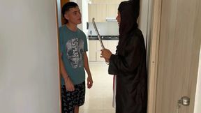 La maga de mi hermanastra se pone muy cachonda mientras me desnuda con sus poderes y me folla rico