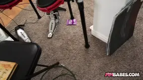 Big tits rocker girl Felicity Feline gives JOI to her bandmate