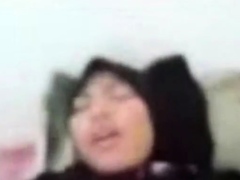 malay- tudung kesedapan kena jolok