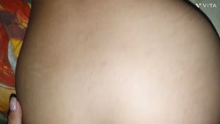 Mi stepdaughter doing her chores alone gives me her