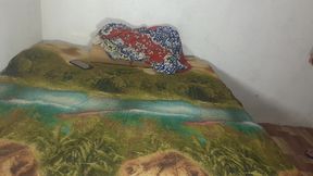 o britadeira sul-americano ator porno brasileiro batendo uma punheta de sunga vermelha na cama batendo uma punheta gostosa