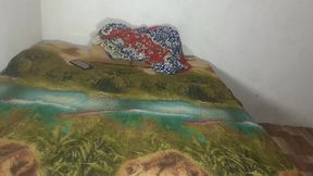 o britadeira sul-americano ator porno brasileiro batendo uma punheta de sunga vermelha na cama batendo uma punheta gostosa