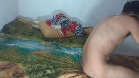 o britadeira sul-americano ator porno brasileiro batendo uma punheta de sunga vermelha na cama batendo uma punheta gostosa