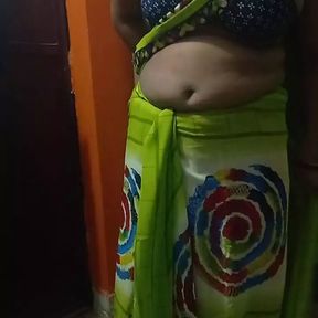 Totally desi bhabhi wearing her cute saari.