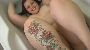 Extravagant BBW milk skinned teen masturbates in hot bathtub