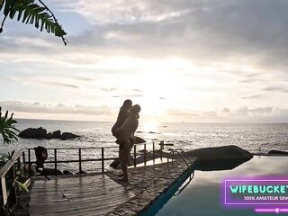 Wifebucket Amateurs - Screwing her against a glamorous sunset