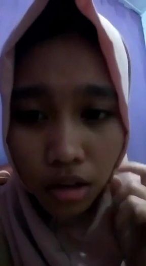 Colok Lubang Vagina Sampai Keluar