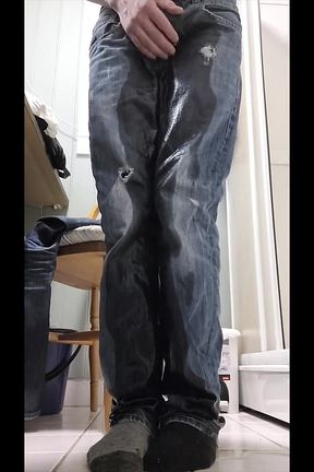 Sexy Jeans Pissing