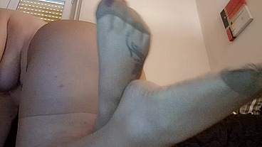 Exciting roleplay for the Italian stepmother pantyhose, tight stockings, piss and vaginal orgasm