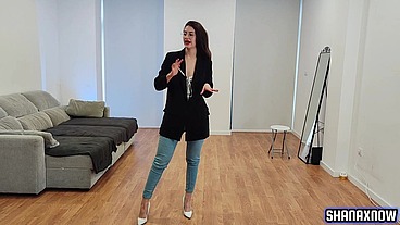 REAL ESTATE AGENT EMBARRASED BUTTCRACK JEANS FETISH BIG ASS