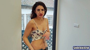 REAL ESTATE AGENT EMBARRASED BUTTCRACK JEANS FETISH BIG ASS