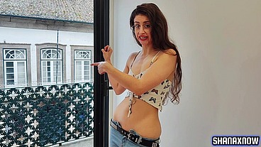 REAL ESTATE AGENT EMBARRASED BUTTCRACK JEANS FETISH BIG ASS