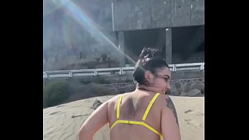 Mi como se mueve en la playa, calentando a los ba&ntilde_istas #kodabtz