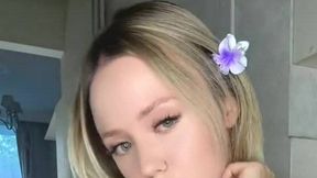 Social Media Creator @EmiliHix @Teasing & #Naked #Teen #Natural Big Tits film gratis porno | Tik.Porn