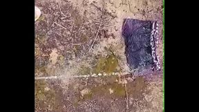 Mijando cueca vermelha