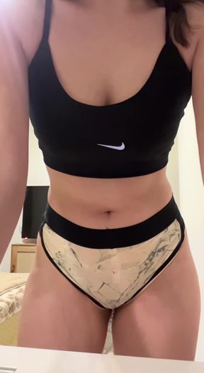 Cute onlyfan shows off her ass