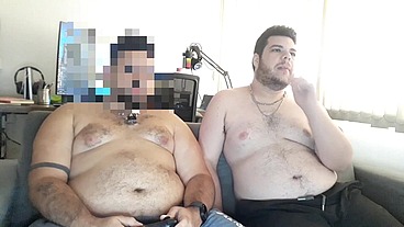Fui Na Casa do Meu Amigo Jogar Mas Eu Queria Mesmo Era Dar + Seduzindo o Pedreiro Negão Até Ele Gozar Na Minha Cara (DOBRADINHA COMPLETA)