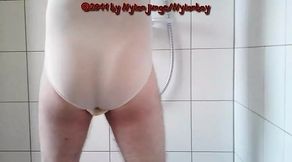 Pissing in Sexy Body