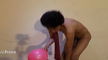 A naughty balloon