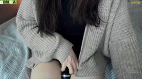 Anisa Playing with her cock