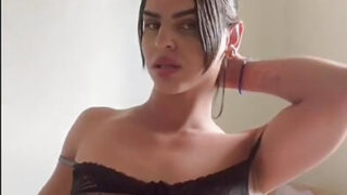 Бразильские красавцы-любители мастурбируют большие члены, а затем трахают задницы, пока не кончат.