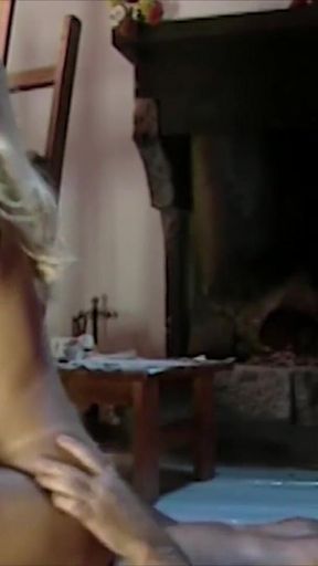 The blonde Fanny Bravo screams and enjoys two cocks