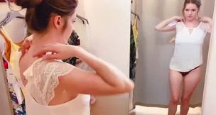 alice suce dans la cabine d essayage