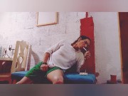 Raba Erre observa los aretes de su verga y eyacula ante un ojo espía