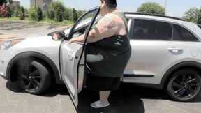 Notorious PIG: Too Tight Car Squeeze and Waddle - MP4 sd