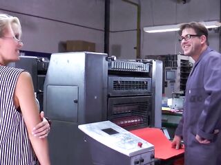 Facial ending on the work for the large boobed blond mother I'd like to fuck in fishnets and heels