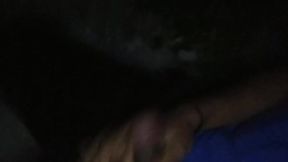 Mujer satisfecha con polla peque�a en masturbaci�n con cigarro