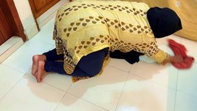 arab hot maid stuck please hurry up & fuck my big ass then get me out of under bed