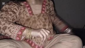 Pakistani Hira Butt Comes Home to Get Fucked