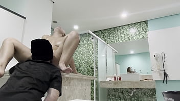 Levei a ninfetinha para o motel e fodemos a noite toda