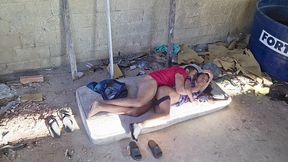 comendo a filha da puta da sapatao dando o cu no terraco