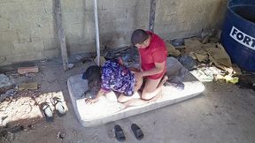 comendo a filha da puta da sapatao dando o cu no terraco