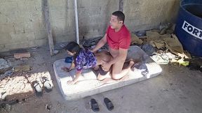 comendo a filha da puta da sapatao dando o cu no terraco